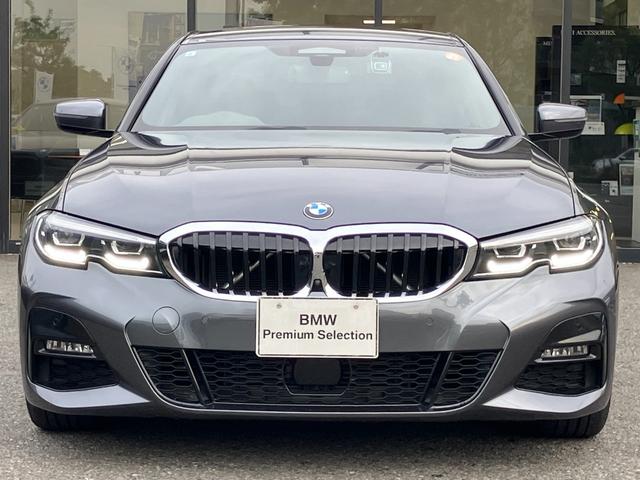 ３シリーズ ３１８ｉ　Ｍスポーツ　【正規認定中古車】【全国正規ディーラー保証付／２年・走行距離無制限】ワンオーナー　禁煙車　弊社新車拠点下取　アンビエントライト　トップビューカメラ　電動トランク　全方位センサー　半革スポーツ電動シート（4枚目）