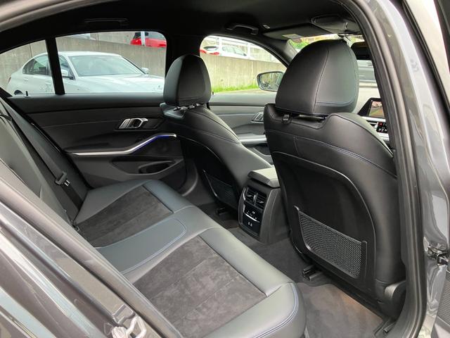 ３シリーズ ３１８ｉ　Ｍスポーツ　【正規認定中古車】【全国正規ディーラー保証付／２年・走行距離無制限】ワンオーナー　禁煙車　弊社新車拠点下取　アンビエントライト　トップビューカメラ　電動トランク　全方位センサー　半革スポーツ電動シート（9枚目）