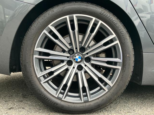 ３シリーズ ３１８ｉ　Ｍスポーツ　【正規認定中古車】【全国正規ディーラー保証付／２年・走行距離無制限】ワンオーナー　禁煙車　弊社新車拠点下取　アンビエントライト　トップビューカメラ　電動トランク　全方位センサー　半革スポーツ電動シート（27枚目）
