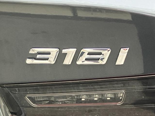 ３シリーズ ３１８ｉ　Ｍスポーツ　【正規認定中古車】【全国正規ディーラー保証付／２年・走行距離無制限】ワンオーナー　禁煙車　弊社新車拠点下取　アンビエントライト　トップビューカメラ　電動トランク　全方位センサー　半革スポーツ電動シート（30枚目）
