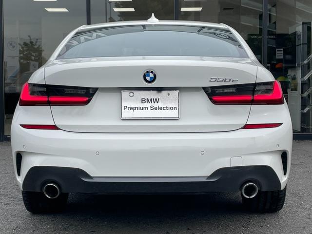 ３シリーズ ３３０ｅ　Ｍスポーツ　【正規認定中古車】【全国正規ディーラー保証付／２年・走行距離無制限】禁煙　弊社新車拠点下取　ワンオーナー車　トップビューカメラ　全方位センサー　シートヒーター　アンビエントライト　シートヒーター（3枚目）