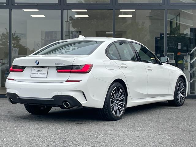 ３シリーズ ３３０ｅ　Ｍスポーツ　【正規認定中古車】【全国正規ディーラー保証付／２年・走行距離無制限】禁煙　弊社新車拠点下取　ワンオーナー車　トップビューカメラ　全方位センサー　シートヒーター　アンビエントライト　シートヒーター（4枚目）