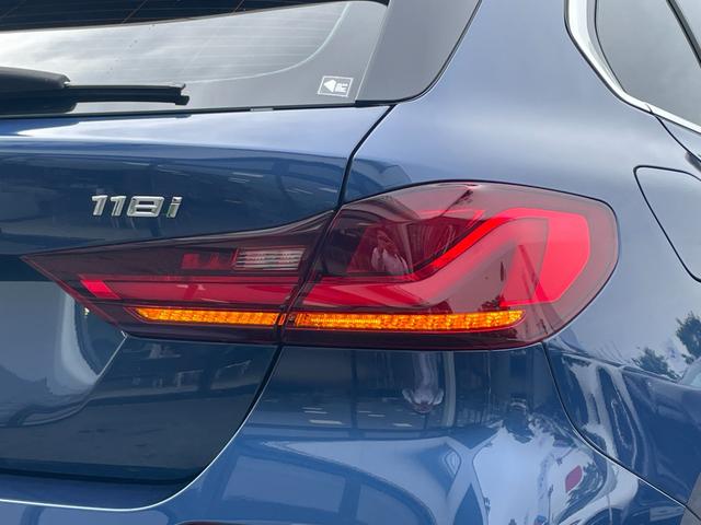 １シリーズ １１８ｉ　プレイ　【正規認定中古車】【全国正規ディーラー保証付／２年・走行距離無制限】禁煙　弊社新車拠点下取　ワンオーナー車　純正前後ドラレコ　アンビエントライト　全方位センサー　電動トランク　オートホールド　ＡＣＣ（16枚目）