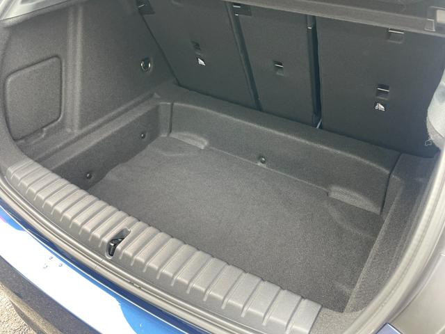 １シリーズ １１８ｉ　プレイ　【正規認定中古車】【全国正規ディーラー保証付／２年・走行距離無制限】禁煙　弊社新車拠点下取　ワンオーナー車　純正前後ドラレコ　アンビエントライト　全方位センサー　電動トランク　オートホールド　ＡＣＣ（18枚目）