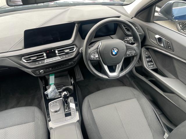 １シリーズ １１８ｉ　プレイ　【正規認定中古車】【全国正規ディーラー保証付／２年・走行距離無制限】禁煙　弊社新車拠点下取　ワンオーナー車　純正前後ドラレコ　アンビエントライト　全方位センサー　電動トランク　オートホールド　ＡＣＣ（27枚目）