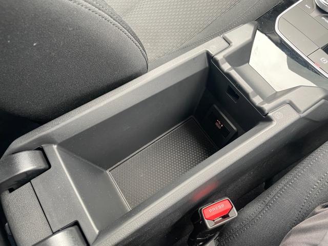 １シリーズ １１８ｉ　プレイ　【正規認定中古車】【全国正規ディーラー保証付／２年・走行距離無制限】禁煙　弊社新車拠点下取　ワンオーナー車　純正前後ドラレコ　アンビエントライト　全方位センサー　電動トランク　オートホールド　ＡＣＣ（52枚目）