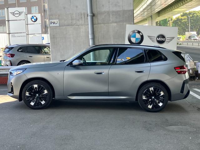 Ｘ３ ｘＤｒｉｖｅ　２０ｄ　マットカラー【正規認定中古車】【全国正規ディーラー保証付／２年・走行距離無制限】パノラマサンルーフ　ブラックレザースポーツシート　全席シートヒーター　ハーマンカードン　トップビュー　２０ＡＷ（2枚目）