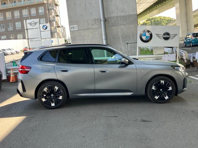 Ｘ３ ｘＤｒｉｖｅ　２０ｄ　マットカラー【正規認定中古車】【全国正規ディーラー保証付／２年・走行距離無制限】パノラマサンルーフ　ブラックレザースポーツシート　全席シートヒーター　ハーマンカードン　トップビュー　２０ＡＷ（5枚目）
