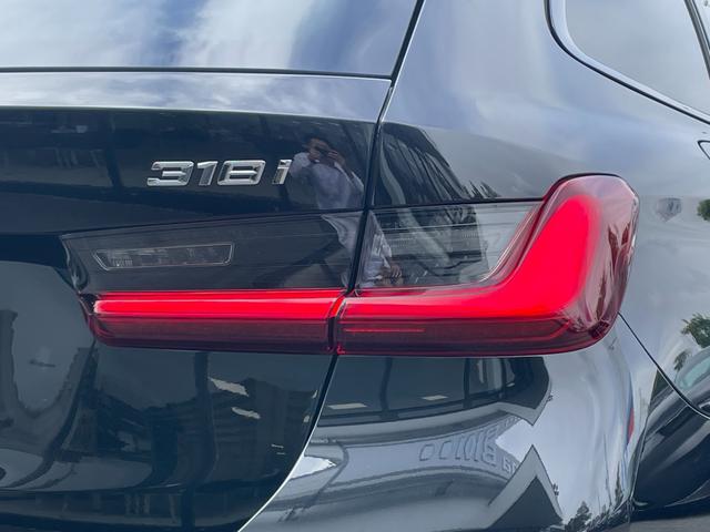 ３シリーズ ３１８ｉツーリング　Ｍスポーツ　【正規認定中古車】【全国正規ディーラー保証付／２年・走行距離無制限】トップビューカメラ　全方位センサー　シートヒーター　アンビエントライト　半革スポーツシート　パドルシフト　オートトランク　ＡＣＣ（19枚目）