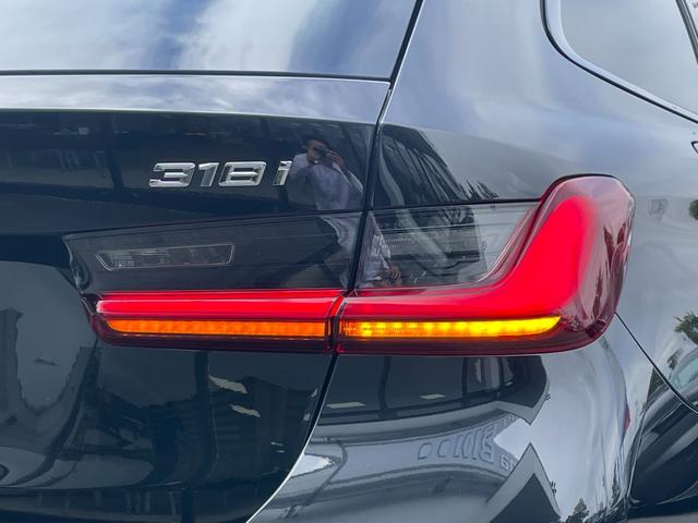 ３シリーズ ３１８ｉツーリング　Ｍスポーツ　【正規認定中古車】【全国正規ディーラー保証付／２年・走行距離無制限】トップビューカメラ　全方位センサー　シートヒーター　アンビエントライト　半革スポーツシート　パドルシフト　オートトランク　ＡＣＣ（20枚目）