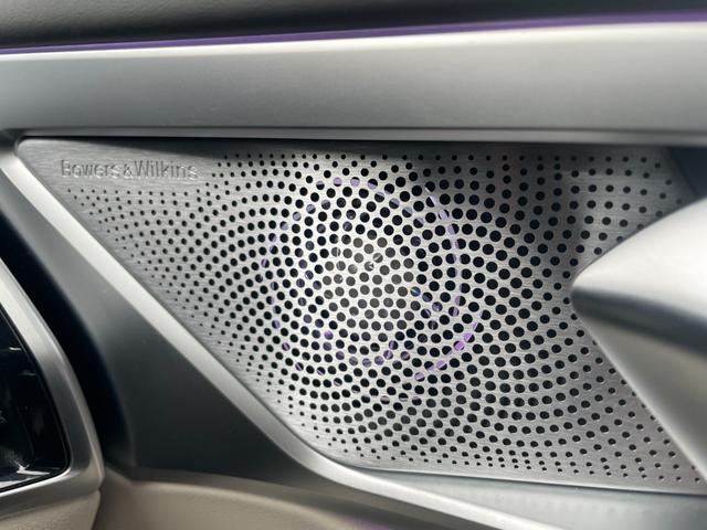 ８シリーズ Ｍ８５０ｉ　ｘＤｒｉｖｅカブリオレ　【正規認定中古車】【全国正規ディーラー保証付／２年・走行距離無制限】弊社下取り　Ｂｏｗｅｒｓ　＆　Ｗｉｌｋｉｎｓ　ホワイトレザースポーツシート　シートヒーター　ベンチレーション　レーザーヘッドライト（5枚目）