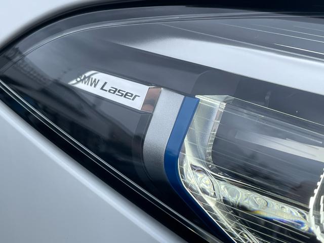 ８シリーズ Ｍ８５０ｉ　ｘＤｒｉｖｅカブリオレ　【正規認定中古車】【全国正規ディーラー保証付／２年・走行距離無制限】弊社下取り　Ｂｏｗｅｒｓ　＆　Ｗｉｌｋｉｎｓ　ホワイトレザースポーツシート　シートヒーター　ベンチレーション　レーザーヘッドライト（11枚目）
