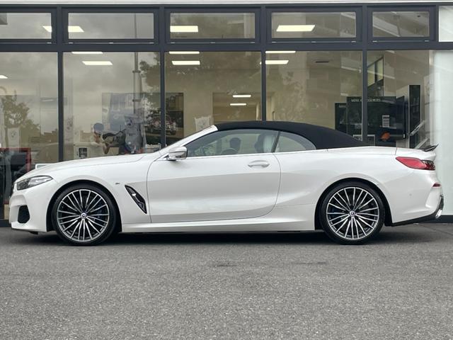 ８シリーズ Ｍ８５０ｉ　ｘＤｒｉｖｅカブリオレ　【正規認定中古車】【全国正規ディーラー保証付／２年・走行距離無制限】弊社下取り　Ｂｏｗｅｒｓ　＆　Ｗｉｌｋｉｎｓ　ホワイトレザースポーツシート　シートヒーター　ベンチレーション　レーザーヘッドライト（15枚目）