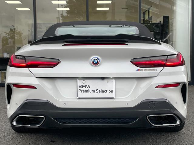 ８シリーズ Ｍ８５０ｉ　ｘＤｒｉｖｅカブリオレ　【正規認定中古車】【全国正規ディーラー保証付／２年・走行距離無制限】弊社下取り　Ｂｏｗｅｒｓ　＆　Ｗｉｌｋｉｎｓ　ホワイトレザースポーツシート　シートヒーター　ベンチレーション　レーザーヘッドライト（18枚目）