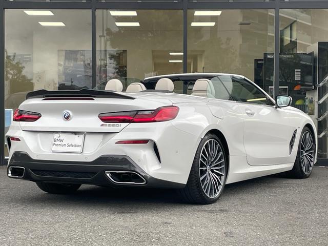８シリーズ Ｍ８５０ｉ　ｘＤｒｉｖｅカブリオレ　【正規認定中古車】【全国正規ディーラー保証付／２年・走行距離無制限】弊社下取り　Ｂｏｗｅｒｓ　＆　Ｗｉｌｋｉｎｓ　ホワイトレザースポーツシート　シートヒーター　ベンチレーション　レーザーヘッドライト（20枚目）