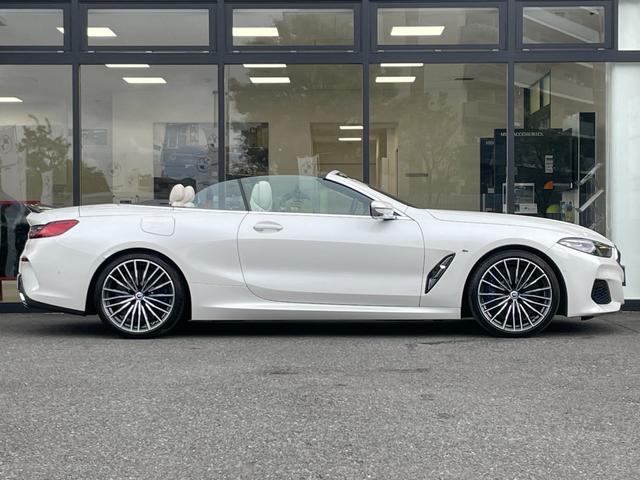 ８シリーズ Ｍ８５０ｉ　ｘＤｒｉｖｅカブリオレ　【正規認定中古車】【全国正規ディーラー保証付／２年・走行距離無制限】弊社下取り　Ｂｏｗｅｒｓ　＆　Ｗｉｌｋｉｎｓ　ホワイトレザースポーツシート　シートヒーター　ベンチレーション　レーザーヘッドライト（21枚目）