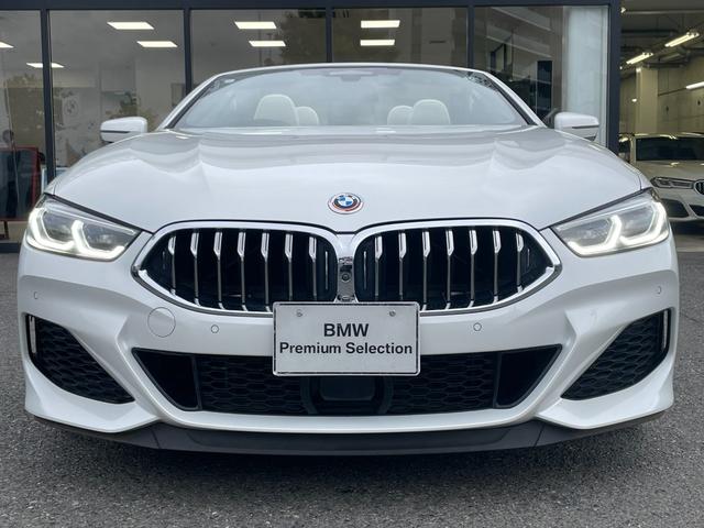 ８シリーズ Ｍ８５０ｉ　ｘＤｒｉｖｅカブリオレ　【正規認定中古車】【全国正規ディーラー保証付／２年・走行距離無制限】弊社下取り　Ｂｏｗｅｒｓ　＆　Ｗｉｌｋｉｎｓ　ホワイトレザースポーツシート　シートヒーター　ベンチレーション　レーザーヘッドライト（24枚目）