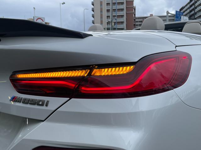 ８シリーズ Ｍ８５０ｉ　ｘＤｒｉｖｅカブリオレ　【正規認定中古車】【全国正規ディーラー保証付／２年・走行距離無制限】弊社下取り　Ｂｏｗｅｒｓ　＆　Ｗｉｌｋｉｎｓ　ホワイトレザースポーツシート　シートヒーター　ベンチレーション　レーザーヘッドライト（31枚目）