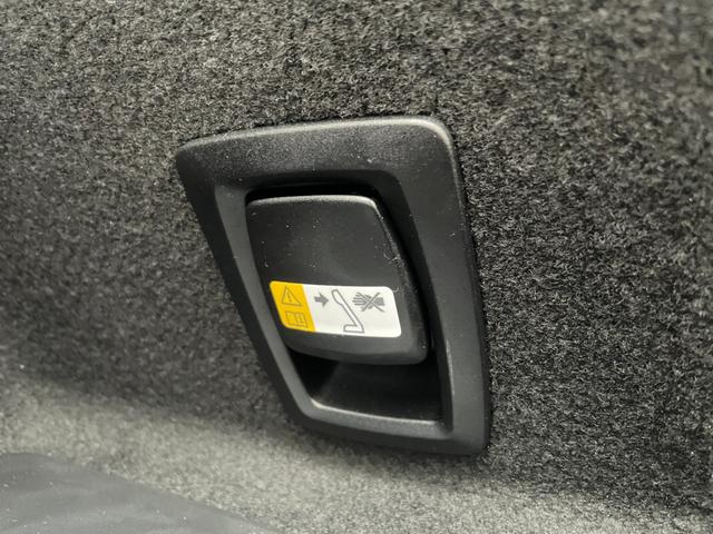 ８シリーズ Ｍ８５０ｉ　ｘＤｒｉｖｅカブリオレ　【正規認定中古車】【全国正規ディーラー保証付／２年・走行距離無制限】弊社下取り　Ｂｏｗｅｒｓ　＆　Ｗｉｌｋｉｎｓ　ホワイトレザースポーツシート　シートヒーター　ベンチレーション　レーザーヘッドライト（35枚目）