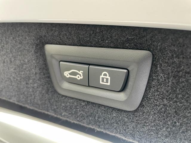 ８シリーズ Ｍ８５０ｉ　ｘＤｒｉｖｅカブリオレ　【正規認定中古車】【全国正規ディーラー保証付／２年・走行距離無制限】弊社下取り　Ｂｏｗｅｒｓ　＆　Ｗｉｌｋｉｎｓ　ホワイトレザースポーツシート　シートヒーター　ベンチレーション　レーザーヘッドライト（36枚目）