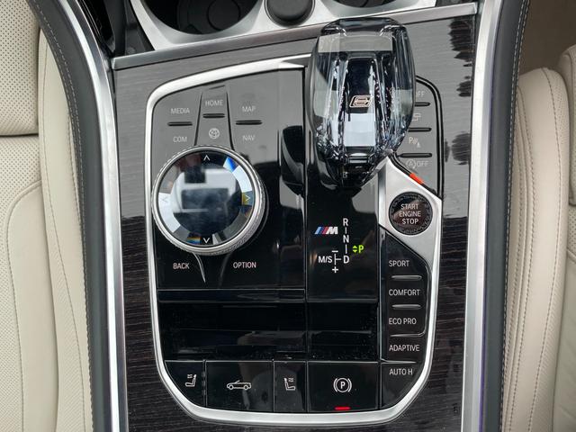 ８シリーズ Ｍ８５０ｉ　ｘＤｒｉｖｅカブリオレ　【正規認定中古車】【全国正規ディーラー保証付／２年・走行距離無制限】弊社下取り　Ｂｏｗｅｒｓ　＆　Ｗｉｌｋｉｎｓ　ホワイトレザースポーツシート　シートヒーター　ベンチレーション　レーザーヘッドライト（61枚目）