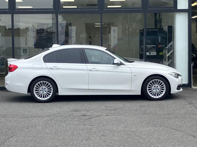 ３シリーズ 　【正規認定中古車】【全国正規ディーラー保証付／１年・走行距離無制限】１７ＡＷ　ＬＥＤ　コンフォートアクセス　バックカメラ　黒革Ｐシート　シートヒーター　ＡＣＣ　ＭＦＳ　インテリジェントセーフティー（8枚目）