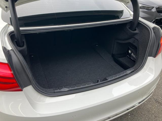 ３シリーズ 　【正規認定中古車】【全国正規ディーラー保証付／１年・走行距離無制限】１７ＡＷ　ＬＥＤ　コンフォートアクセス　バックカメラ　黒革Ｐシート　シートヒーター　ＡＣＣ　ＭＦＳ　インテリジェントセーフティー（20枚目）