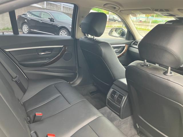 ３シリーズ 　【正規認定中古車】【全国正規ディーラー保証付／１年・走行距離無制限】１７ＡＷ　ＬＥＤ　コンフォートアクセス　バックカメラ　黒革Ｐシート　シートヒーター　ＡＣＣ　ＭＦＳ　インテリジェントセーフティー（31枚目）