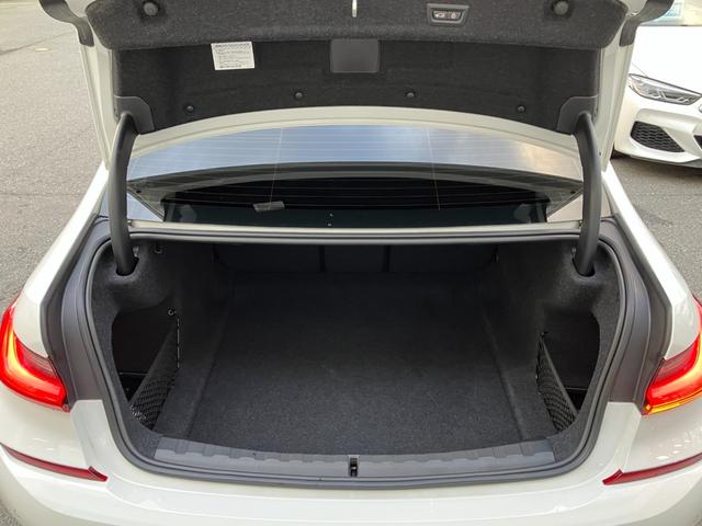 3シリーズ 320d xDrive Mスポーツ 【正規認定中古車】【全国正規ディーラー保証付/2年・走行距離無制限】コンフォートパッケージ パーキングアシストプラス アンビエントライト ACC 電動トランク トップビューカメラ 後退アシスト(3枚目)