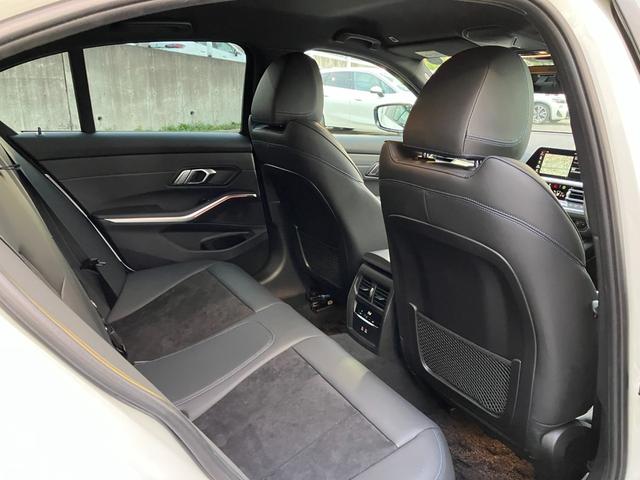 3シリーズ 320d xDrive Mスポーツ 【正規認定中古車】【全国正規ディーラー保証付/2年・走行距離無制限】コンフォートパッケージ パーキングアシストプラス アンビエントライト ACC 電動トランク トップビューカメラ 後退アシスト(28枚目)