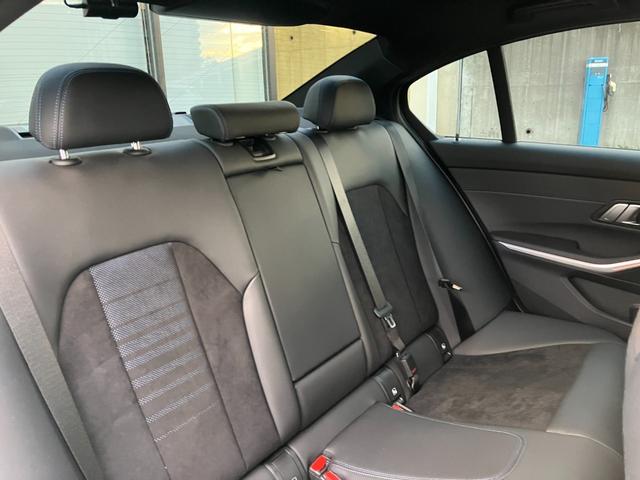 3シリーズ 320d xDrive Mスポーツ 【正規認定中古車】【全国正規ディーラー保証付/2年・走行距離無制限】コンフォートパッケージ パーキングアシストプラス アンビエントライト ACC 電動トランク トップビューカメラ 後退アシスト(29枚目)