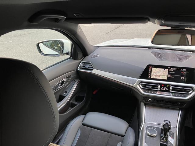 3シリーズ 320d xDrive Mスポーツ 【正規認定中古車】【全国正規ディーラー保証付/2年・走行距離無制限】コンフォートパッケージ パーキングアシストプラス アンビエントライト ACC 電動トランク トップビューカメラ 後退アシスト(30枚目)