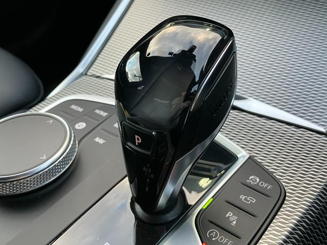3シリーズ 320d xDrive Mスポーツ 【正規認定中古車】【全国正規ディーラー保証付/2年・走行距離無制限】コンフォートパッケージ パーキングアシストプラス アンビエントライト ACC 電動トランク トップビューカメラ 後退アシスト(42枚目)