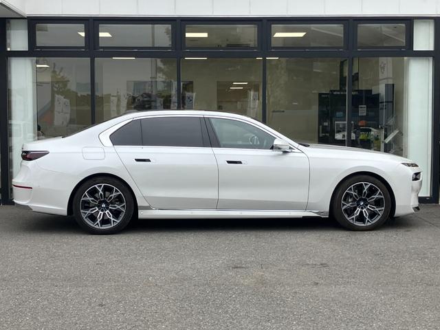 7シリーズ 740d xDrive エクセレンス 【正規認定中古車】【全国正規ディーラー保証付/2年・走行距離無制限】エグゼクティブラウンジシート B&Wスピーカー ガラスサンルーフ 全席シートヒーター 全席ベンチレーション アクティブシート(17枚目)