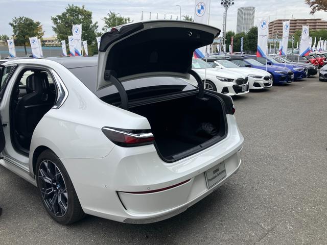 7シリーズ 740d xDrive エクセレンス 【正規認定中古車】【全国正規ディーラー保証付/2年・走行距離無制限】エグゼクティブラウンジシート B&Wスピーカー ガラスサンルーフ 全席シートヒーター 全席ベンチレーション アクティブシート(32枚目)