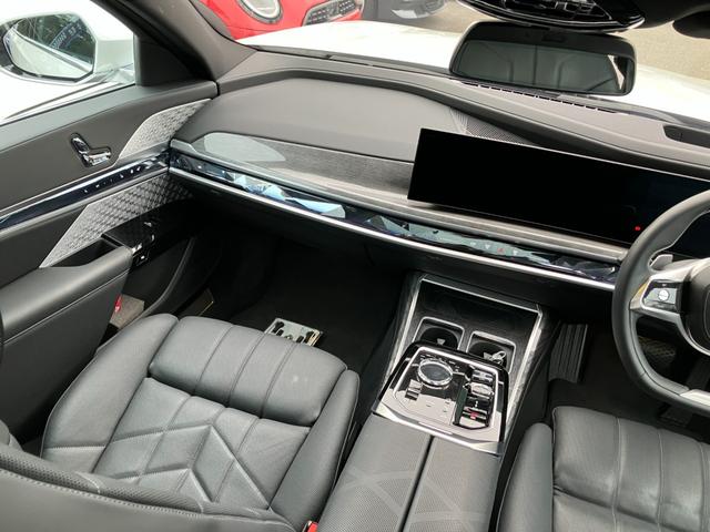 7シリーズ 740d xDrive エクセレンス 【正規認定中古車】【全国正規ディーラー保証付/2年・走行距離無制限】エグゼクティブラウンジシート B&Wスピーカー ガラスサンルーフ 全席シートヒーター 全席ベンチレーション アクティブシート(61枚目)