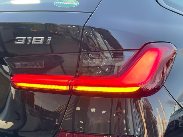 ３シリーズ ３１８ｉツーリング　Ｍスポーツ　【正規認定中古車】【全国正規ディーラー保証付／２年・走行距離無制限】弊社下取り　１オーナー車　パージングアシストプラス　ブラックハーフレザースポーッシート　シートヒーター　トップビュー　全方位ＰＤＣ（24枚目）