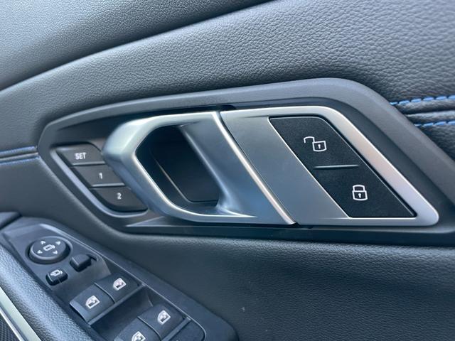 ３シリーズ ３１８ｉツーリング　Ｍスポーツ　【正規認定中古車】【全国正規ディーラー保証付／２年・走行距離無制限】弊社下取り　１オーナー車　パージングアシストプラス　ブラックハーフレザースポーッシート　シートヒーター　トップビュー　全方位ＰＤＣ（42枚目）