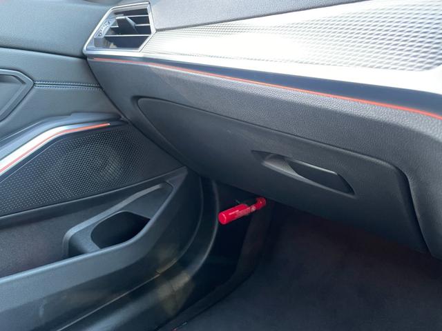 ３シリーズ ３１８ｉツーリング　Ｍスポーツ　【正規認定中古車】【全国正規ディーラー保証付／２年・走行距離無制限】弊社下取り　１オーナー車　パージングアシストプラス　ブラックハーフレザースポーッシート　シートヒーター　トップビュー　全方位ＰＤＣ（57枚目）