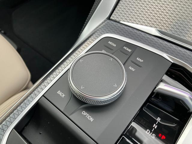 ４シリーズ ４２０ｉカブリオレ　Ｍスポーツ　【正規認定中古車】【全国正規ディーラー保証付／２年・走行距離無制限】弊社下取り車　１オーナー　ホワイトレザースポーツシート　ハーマンカードン　全方位ＰＤＣ　トップビュー　シートヒーター（32枚目）