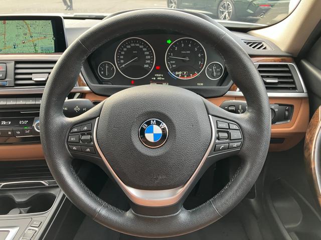 ３シリーズ ３２０ｉラグジュアリー　【正規認定中古車】【全国正規ディーラー保証付／１年・走行距離無制限】１７ＡＷ　ＬＥＤ　コンフォートアクセス　ＡＣＣ　ＭＦＳ　茶革電動シート　シートヒーター　バックカメラ　後方ＰＤＣ　ＳＯＳ（4枚目）