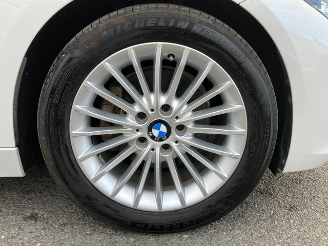 ３シリーズ ３２０ｉラグジュアリー　【正規認定中古車】【全国正規ディーラー保証付／１年・走行距離無制限】１７ＡＷ　ＬＥＤ　コンフォートアクセス　ＡＣＣ　ＭＦＳ　茶革電動シート　シートヒーター　バックカメラ　後方ＰＤＣ　ＳＯＳ（5枚目）