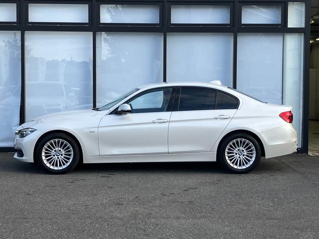 ３シリーズ ３２０ｉラグジュアリー　【正規認定中古車】【全国正規ディーラー保証付／１年・走行距離無制限】１７ＡＷ　ＬＥＤ　コンフォートアクセス　ＡＣＣ　ＭＦＳ　茶革電動シート　シートヒーター　バックカメラ　後方ＰＤＣ　ＳＯＳ（7枚目）