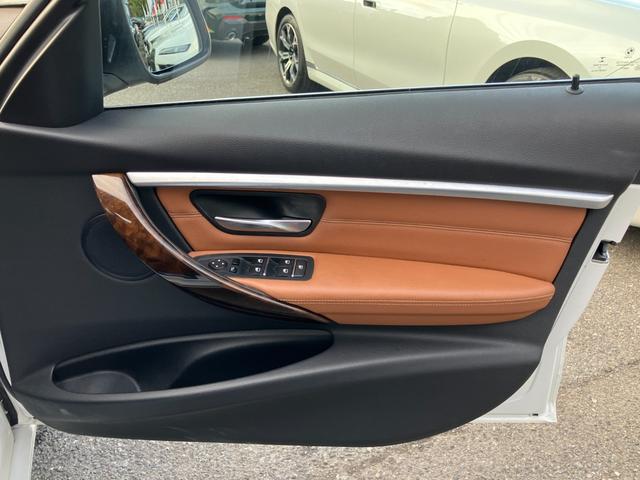 ３シリーズ ３２０ｉラグジュアリー　【正規認定中古車】【全国正規ディーラー保証付／１年・走行距離無制限】１７ＡＷ　ＬＥＤ　コンフォートアクセス　ＡＣＣ　ＭＦＳ　茶革電動シート　シートヒーター　バックカメラ　後方ＰＤＣ　ＳＯＳ（24枚目）