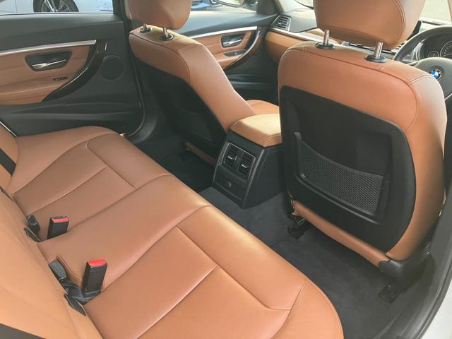 ３シリーズ ３２０ｉラグジュアリー　【正規認定中古車】【全国正規ディーラー保証付／１年・走行距離無制限】１７ＡＷ　ＬＥＤ　コンフォートアクセス　ＡＣＣ　ＭＦＳ　茶革電動シート　シートヒーター　バックカメラ　後方ＰＤＣ　ＳＯＳ（33枚目）