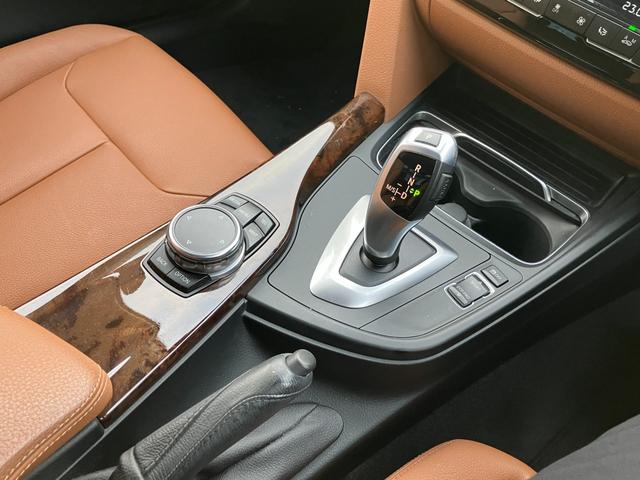 ３シリーズ ３２０ｉラグジュアリー　【正規認定中古車】【全国正規ディーラー保証付／１年・走行距離無制限】１７ＡＷ　ＬＥＤ　コンフォートアクセス　ＡＣＣ　ＭＦＳ　茶革電動シート　シートヒーター　バックカメラ　後方ＰＤＣ　ＳＯＳ（43枚目）