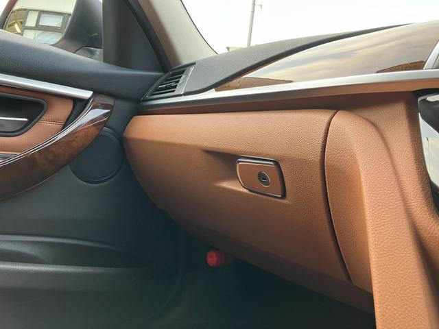 ３シリーズ ３２０ｉラグジュアリー　【正規認定中古車】【全国正規ディーラー保証付／１年・走行距離無制限】１７ＡＷ　ＬＥＤ　コンフォートアクセス　ＡＣＣ　ＭＦＳ　茶革電動シート　シートヒーター　バックカメラ　後方ＰＤＣ　ＳＯＳ（56枚目）