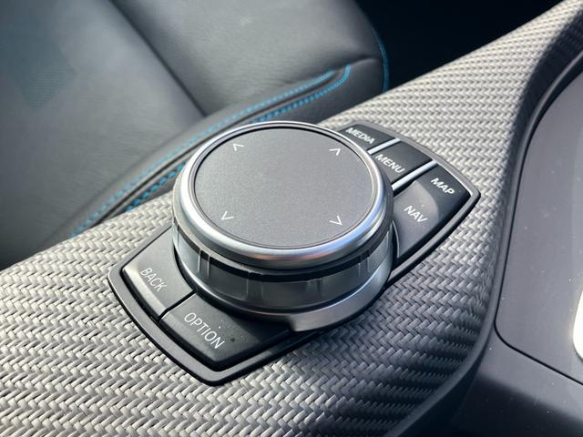 M2 コンペティション 【正規認定中古車】【全国正規ディーラー保証付/2年・走行距離無制限】19AW Adaptive LED harman/kardon 社外フルセグTV 黒革スポーツPシート シートヒーター SOS(52枚目)