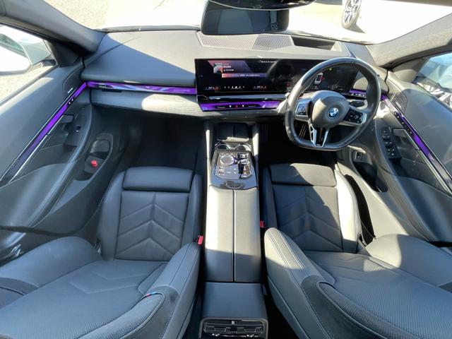 i5 eDrive 40 Mスポーツ 【正規認定中古車】【全国正規ディーラー保証付/2年・走行距離無制限】19AW コンフォートアクセス Mスポーツパッケージ 全席シートヒーター インテリアカメラ アダプティブLEDライト フルセグTV(3枚目)