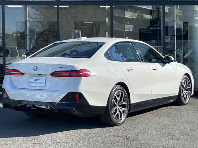 i5 eDrive 40 Mスポーツ 【正規認定中古車】【全国正規ディーラー保証付/2年・走行距離無制限】19AW コンフォートアクセス Mスポーツパッケージ 全席シートヒーター インテリアカメラ アダプティブLEDライト フルセグTV(6枚目)